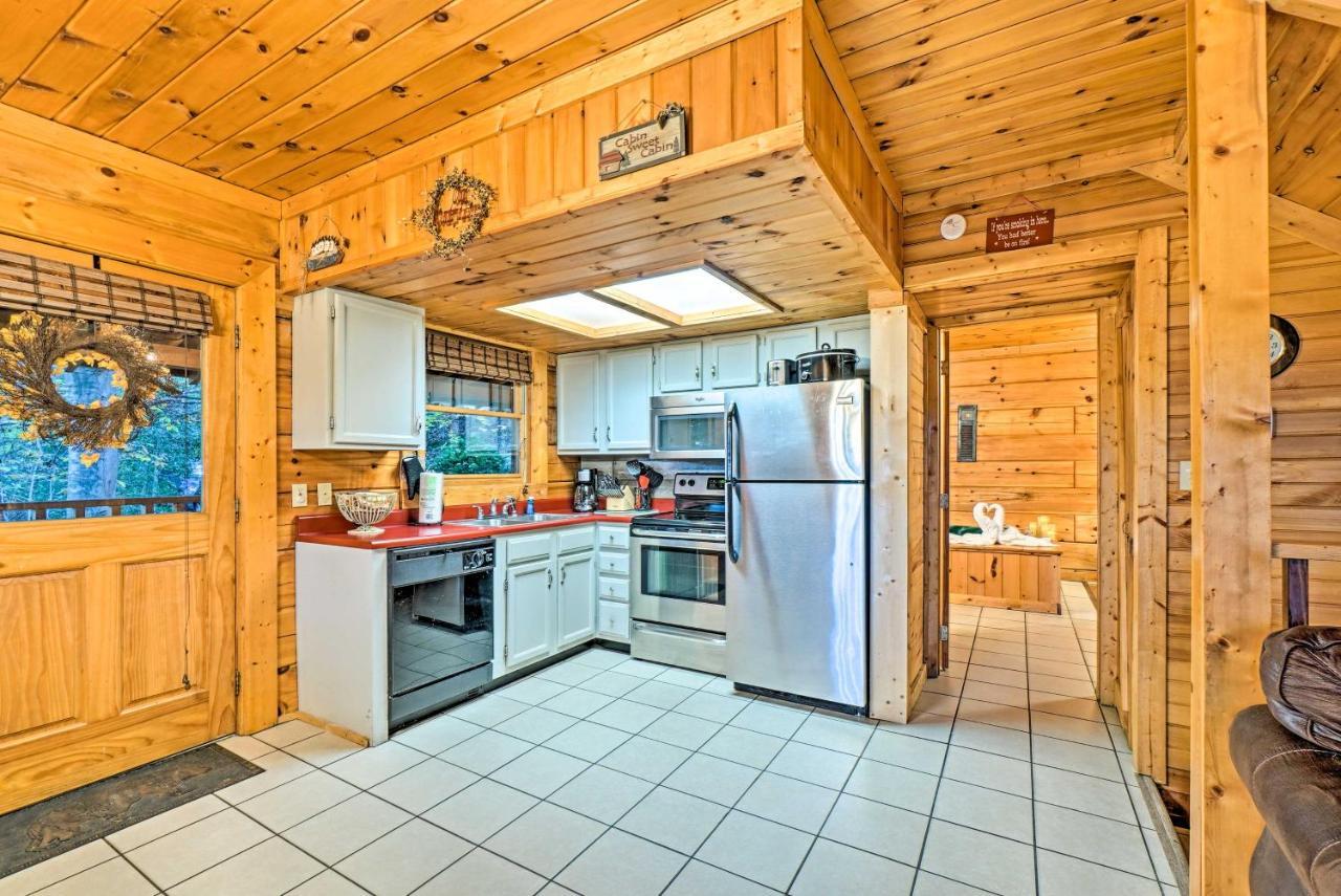 פיג'ן פורג' Grin N Bear It Cabin With Hot Tub And Fire Pit! מראה חיצוני תמונה